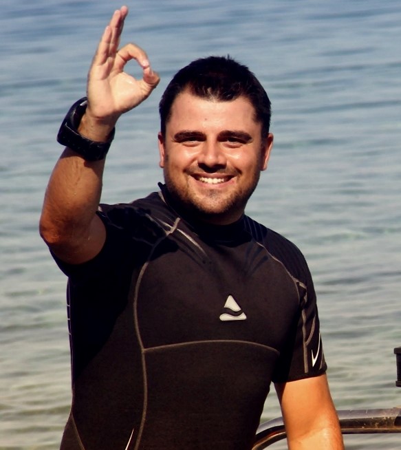 Fırat Çelik Dalış Elbisesiyle